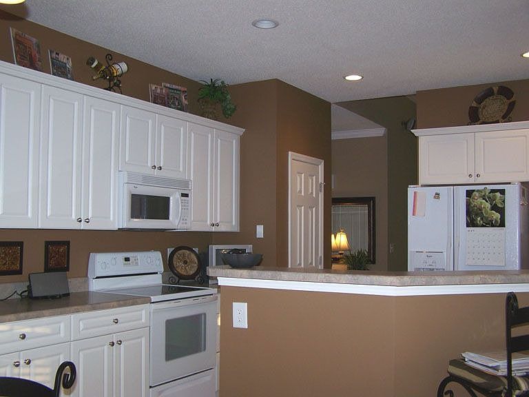 2nd image of 737 Lanyon Ln