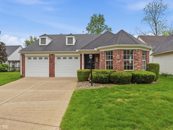 9652 Pine Ridge East Dr, Fishers, IN 46038