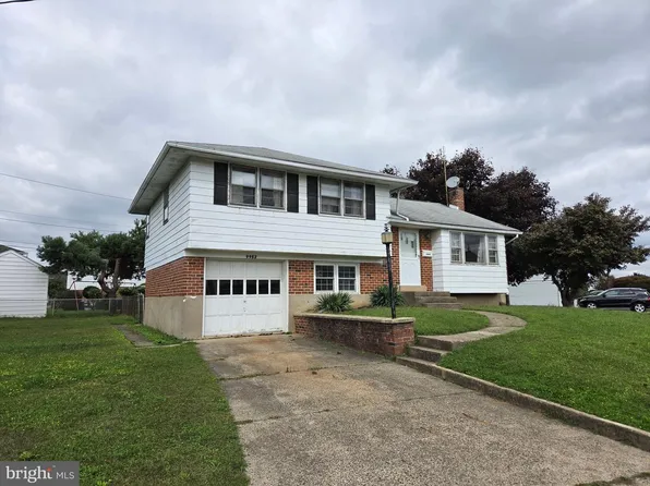 9952 Hardy Rd, Philadelphia, PA 19115