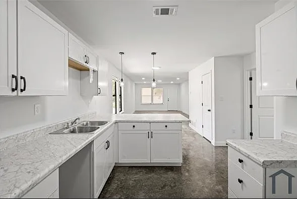 4 bed, $1,550 — Photo 2