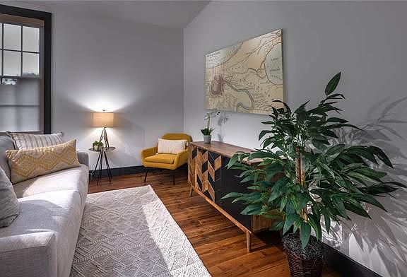 4th image of 3060 Dauphine St #301