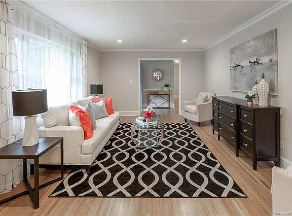 4th image of 7701 Shady Ln