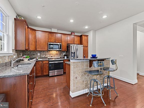 4th image of 5846 Donovan Ln