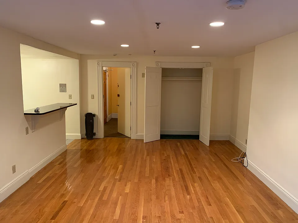 377 Commonwealth Ave #1B