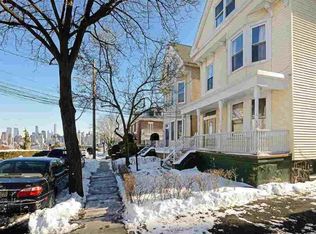 11 Hudson Pl, Weehawken, NJ 07086