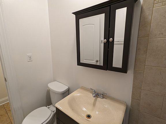 5th image of 1444 W Byron St #3902