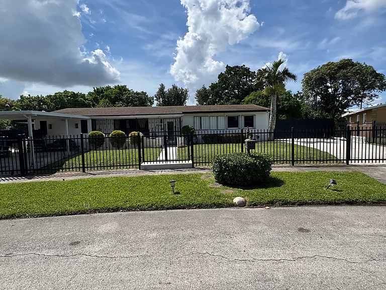 NW 44th Ave — Photo 11