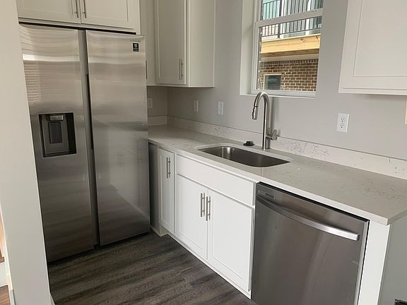 Kitchen with full appliances