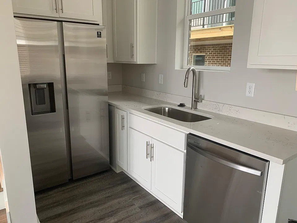 Kitchen with full appliances