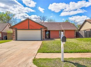 2113 N Lincoln Ave, Moore, OK 73160