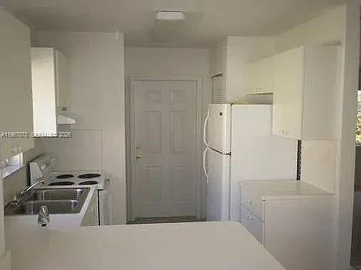 937 SW 8th Pl — Photo 4