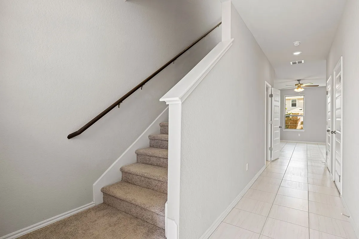 Building Photo - 10119 Jardin Verde