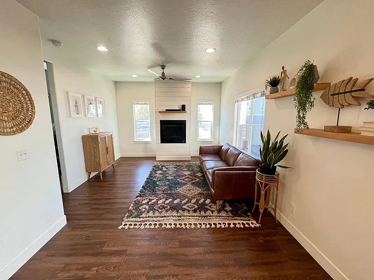 636 W Life Dr — Photo 8
