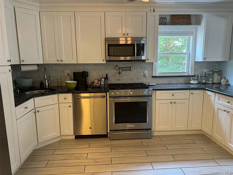 38 Clayton Ave — Photo 7