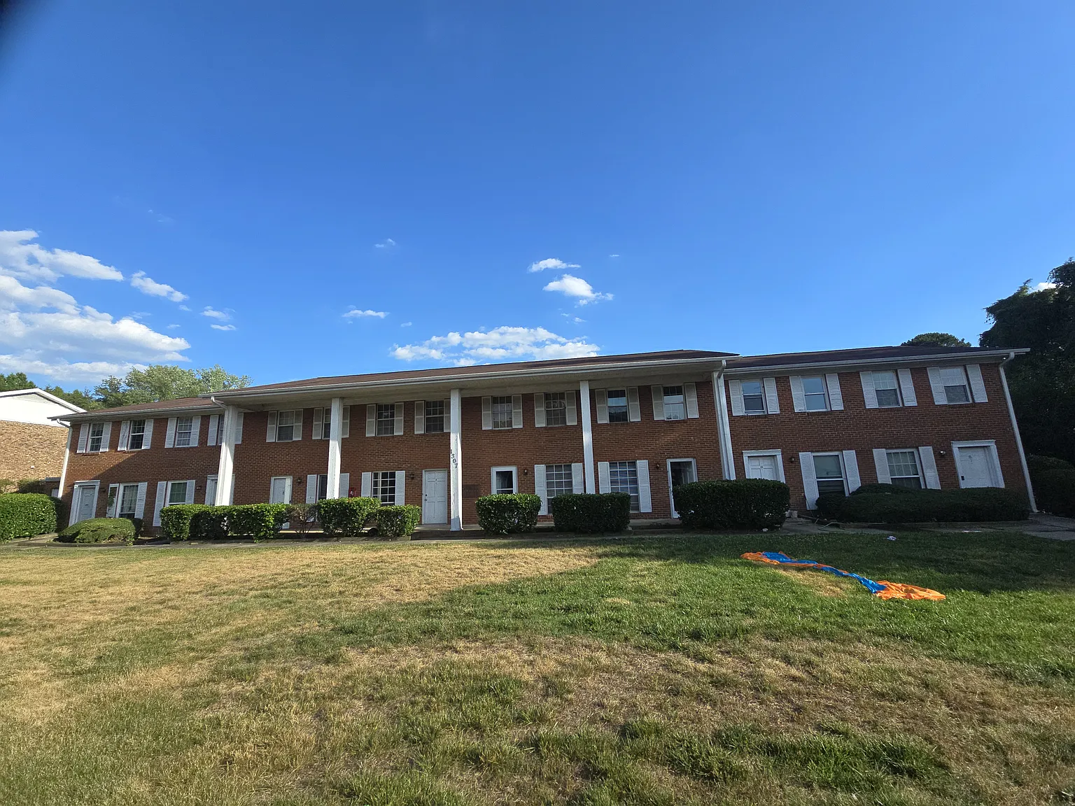 2 bed, 1.5 bath, 1000 sqft, $1,250 — Photo 1