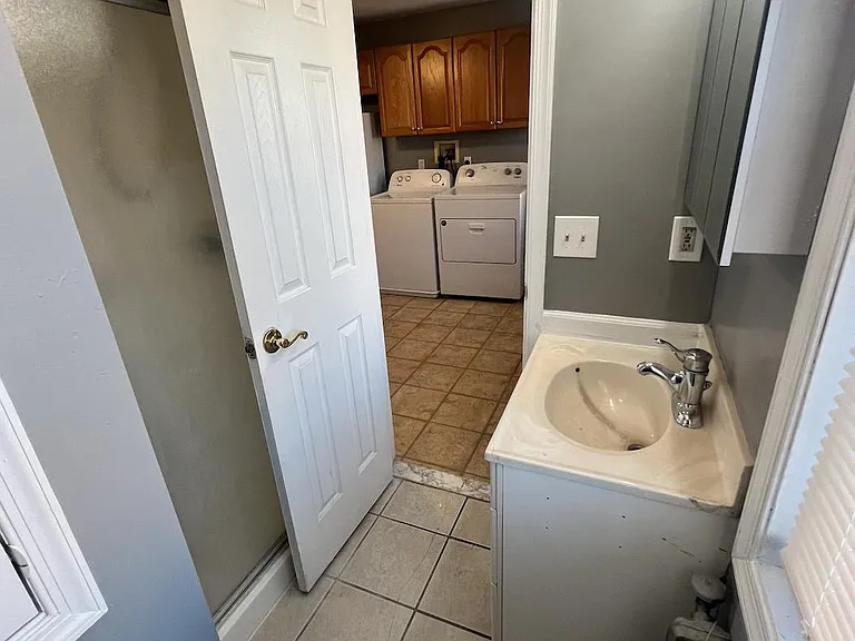 3243 Elliott St — Photo 4