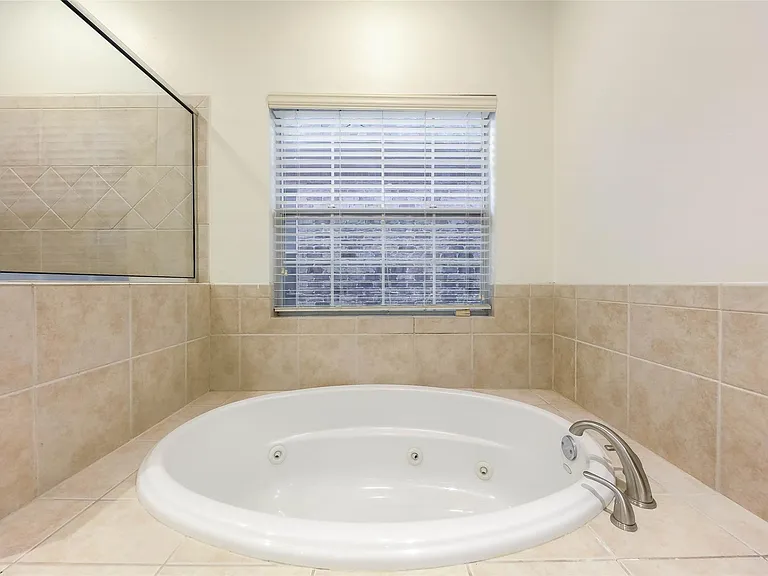 13647 Brookbluff Ln — Photo 38