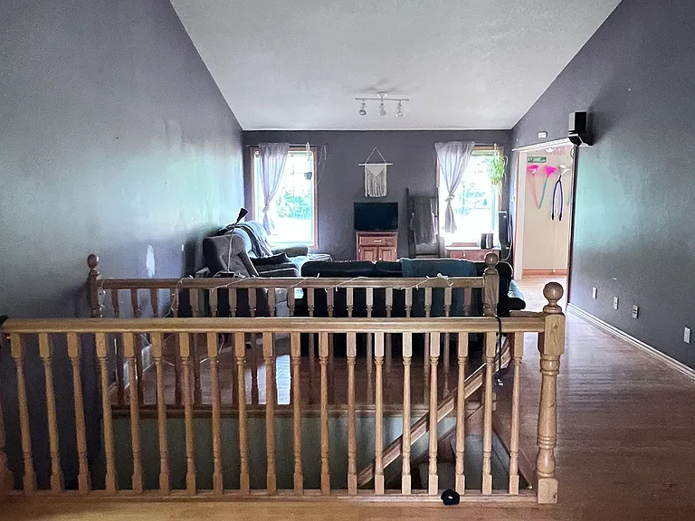 246 Doon Valley Dr — Photo 10