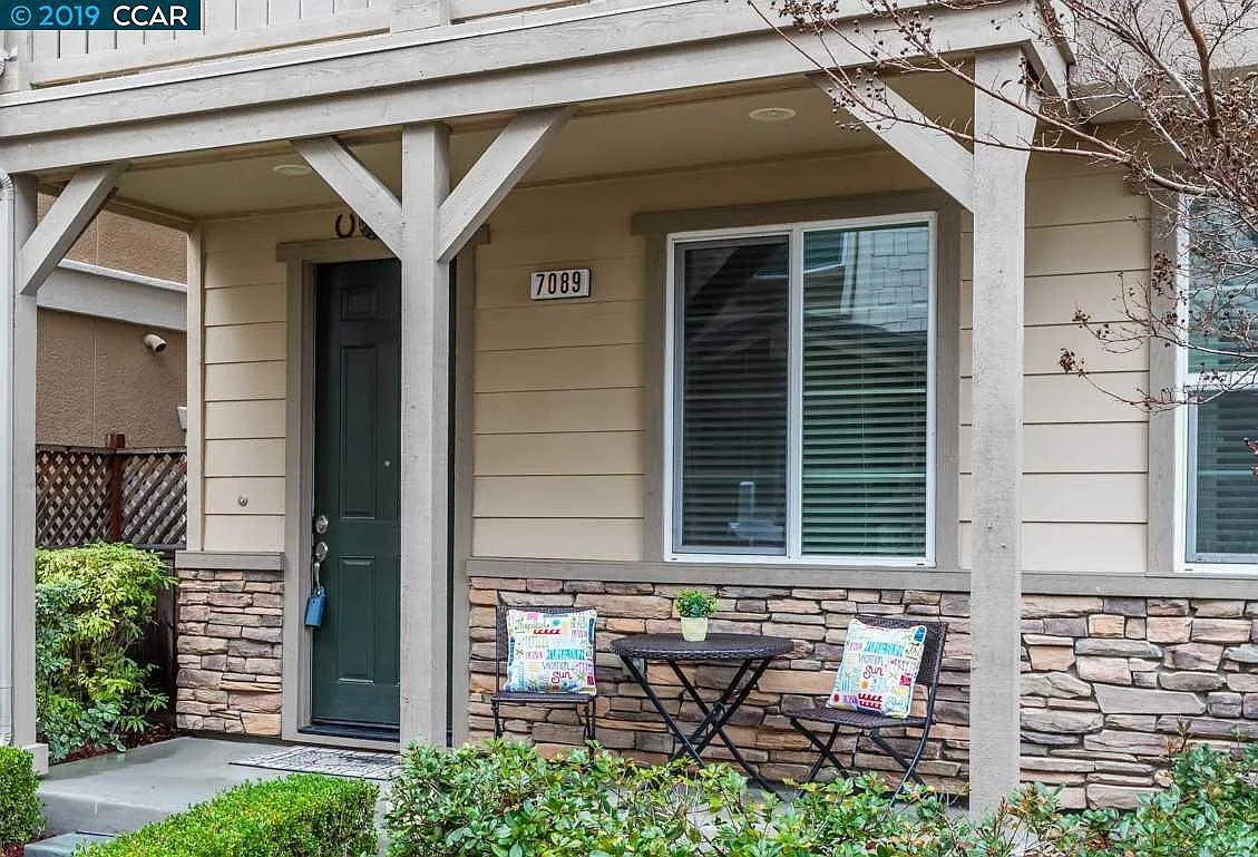Building Photo - 7089 N Mariposa Ct