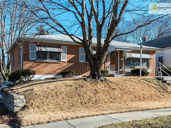 House faces West - easy to maintain front yard