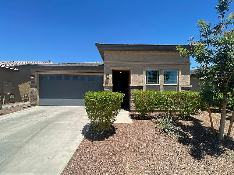 12389 N 173rd Ln — Photo 2