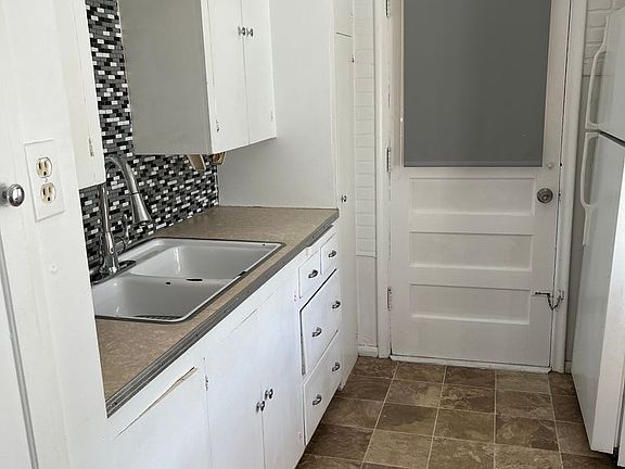 5th image of 76 W Apricot Ave #0