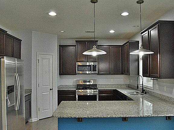4th image of 324 Joshua Tree Ct