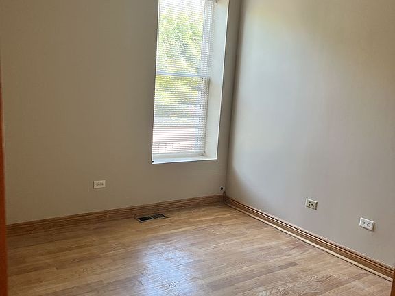 4th image of 725 E 50th St #1W