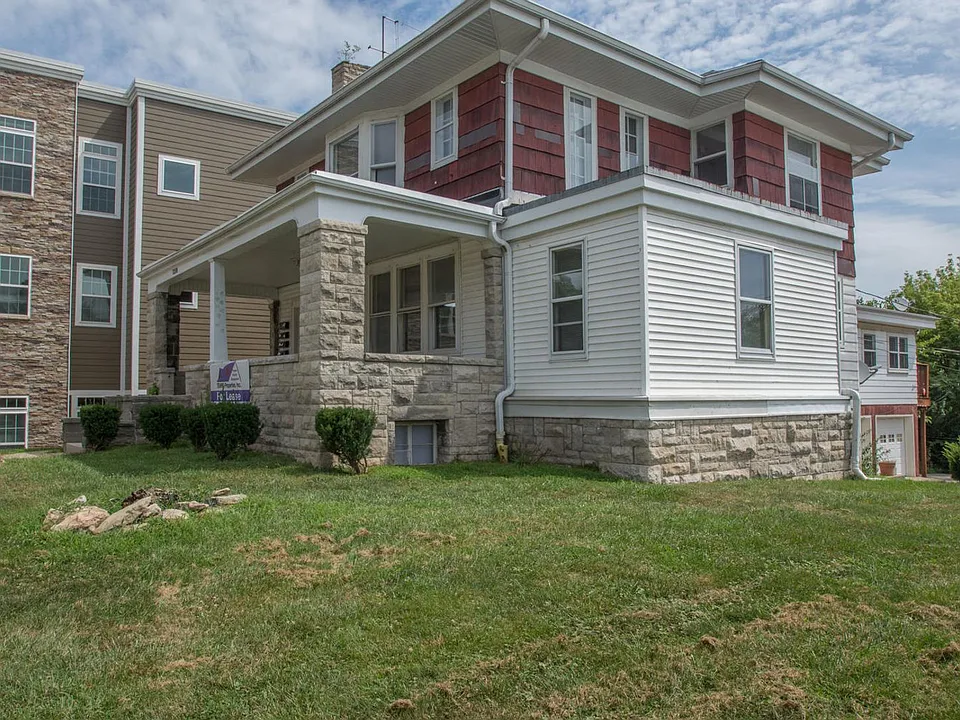 1218 N College