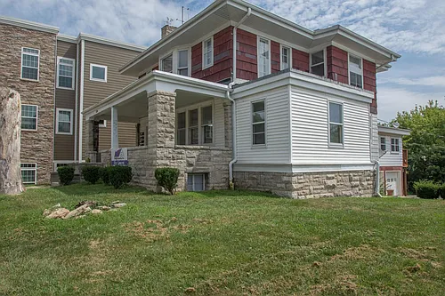 1218 N College Photo 1