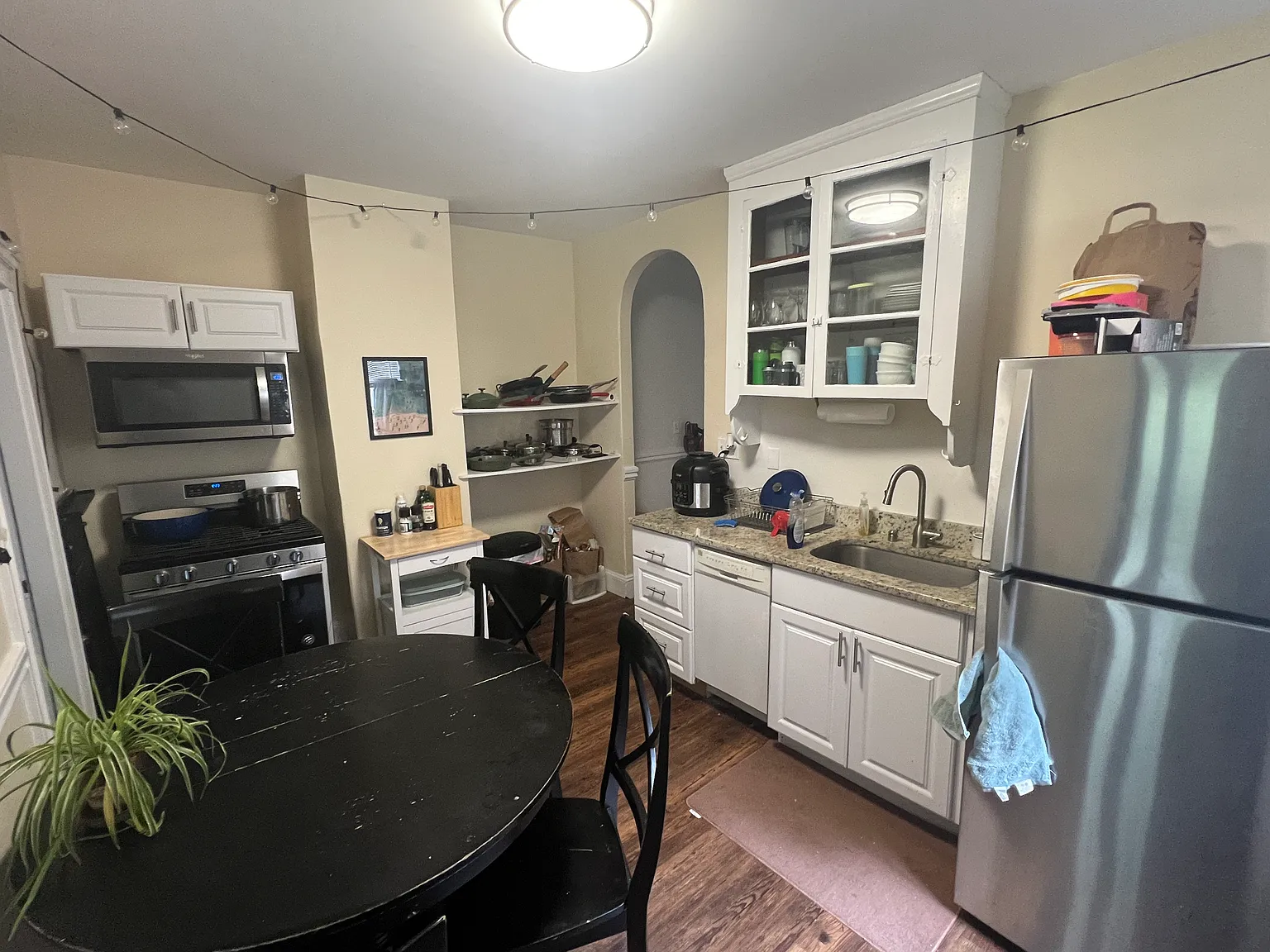 2 bed, 880 sqft, $2,500 — Photo 1