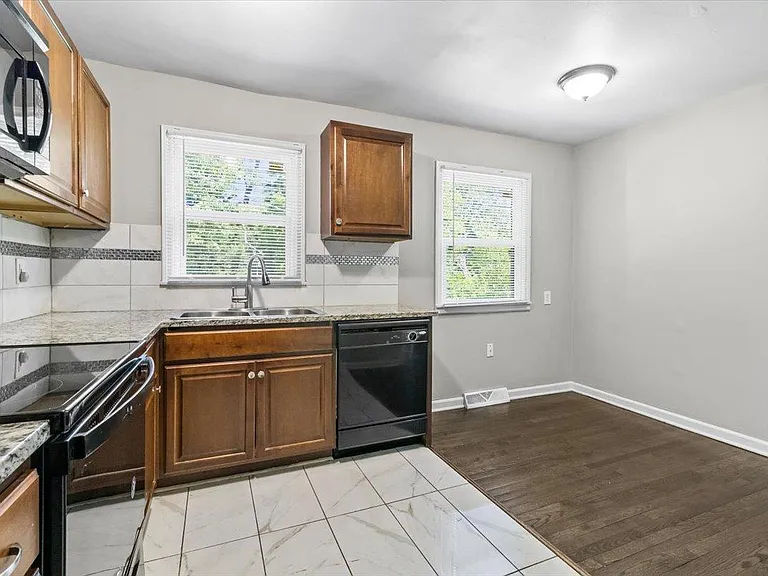 8023 Garfield Ave — Photo 9