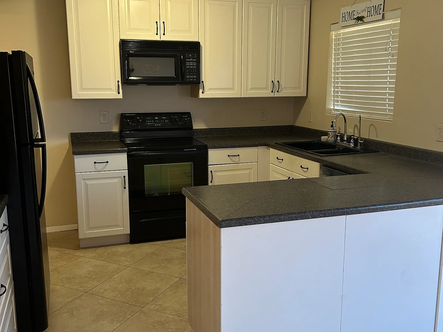 3 bed, 1026 sqft, $1,800 — Photo 3