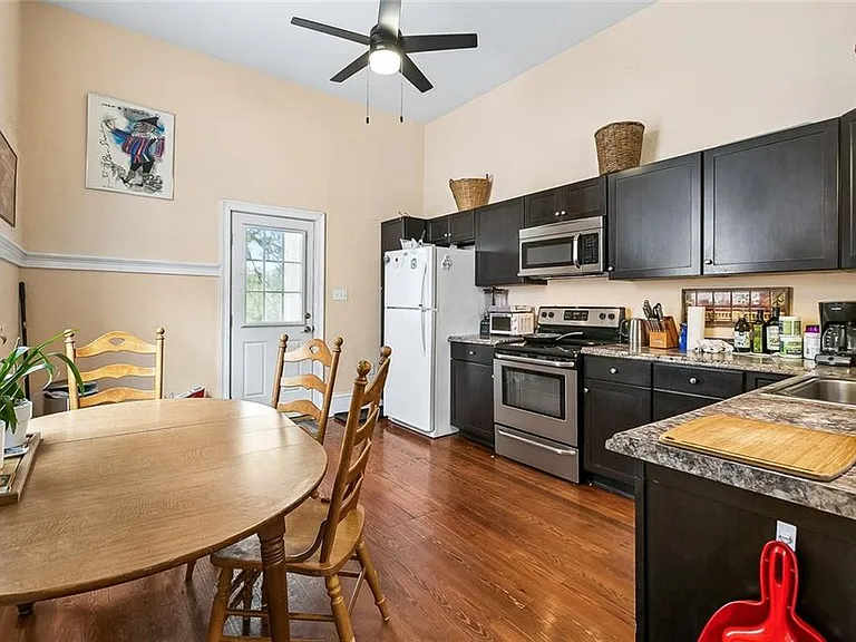 2101 S Carrollton Ave — Photo 5