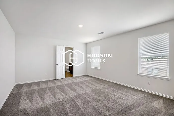 4 bed, 3.0 bath, 1828 sqft, $1,799 — Photo 4