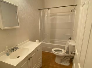 310 Station St APT 3B, Imperial, PA 15126