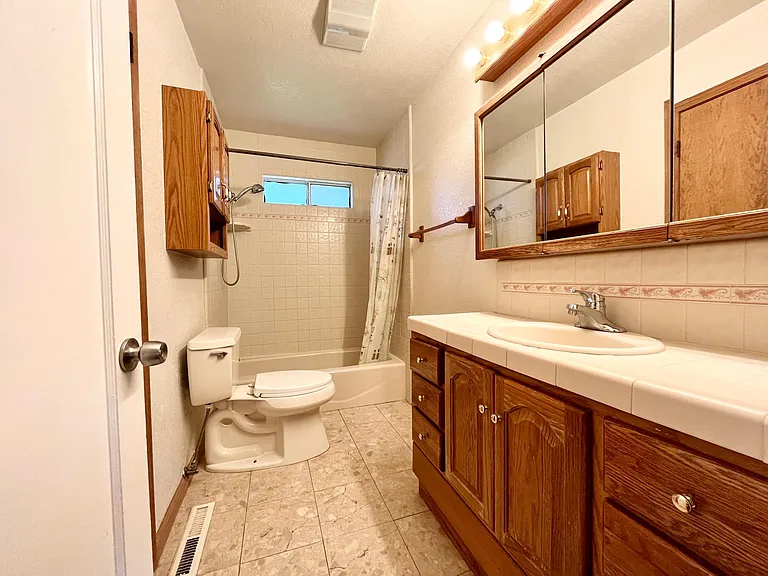 1328 Floyd Ave — Photo 7