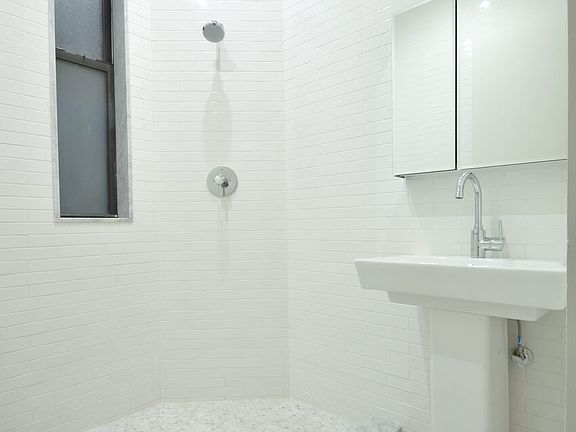 5th image of 121 Madison Ave APT 2k