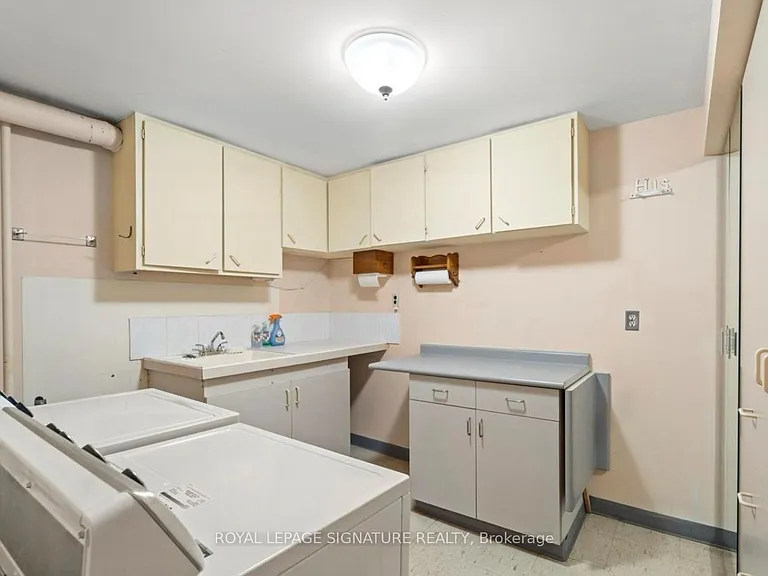 64 Watney Cres #LOWER — Photo 9