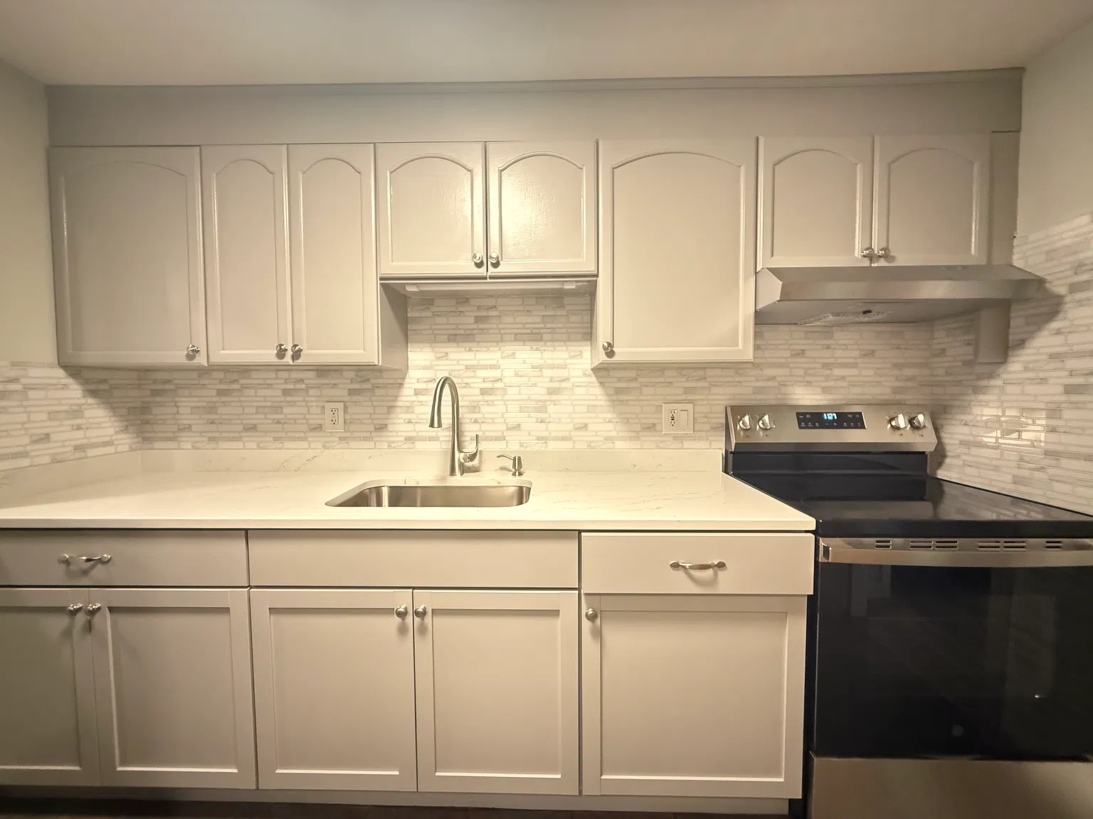 2 bed, 850 sqft, $2,300 — Photo 2