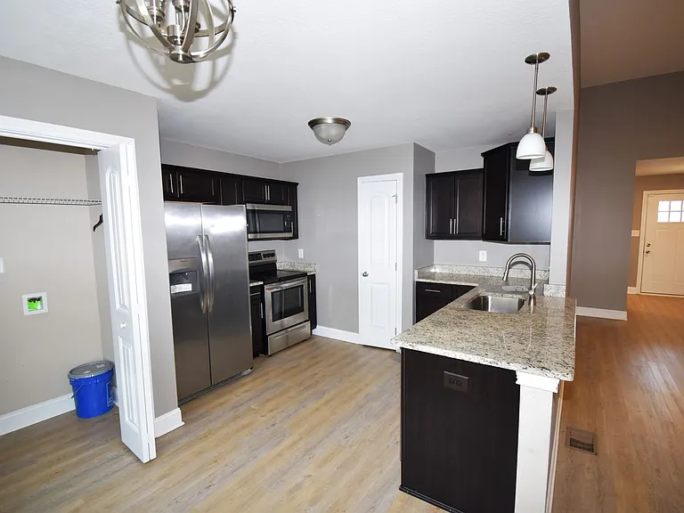207 Geneva Ln — Photo 19