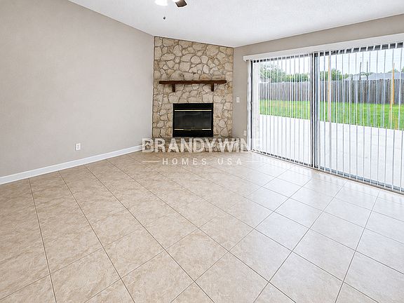 4th image of 616 Pembridge Dr W