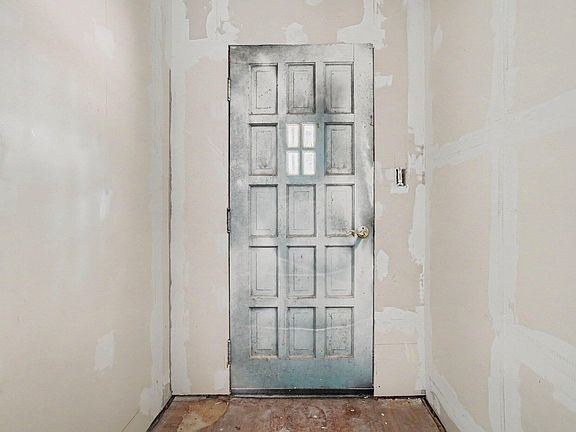 3rd image of 102 Worden Ave