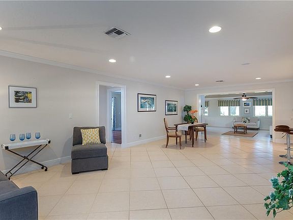 3rd image of 3013 Golf View Dr
