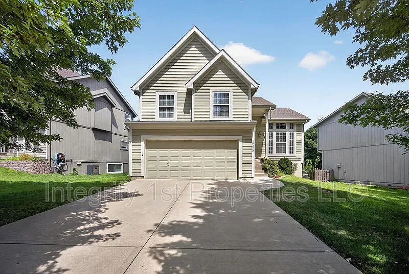 4 bed, 3.0 bath, 1722 sqft, $2,600 — Photo 2