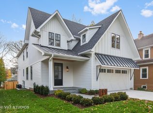 135 N Willow Rd, Elmhurst, IL 60126