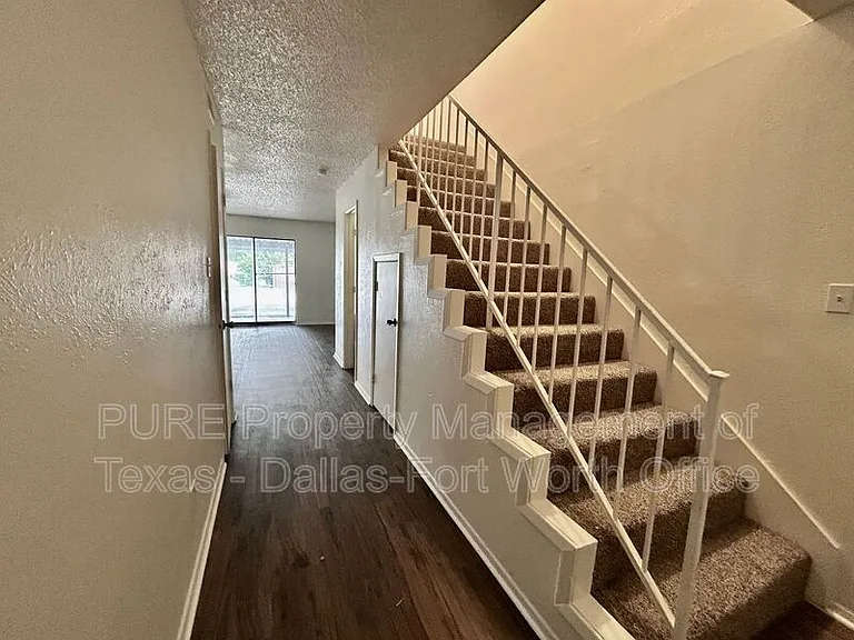 1126 Highbush Dr — Photo 12