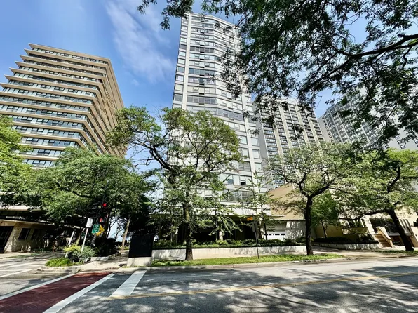5757 N Sheridan Rd, Chicago, IL