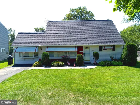 1004 Trenton Rd, Levittown, PA 19054