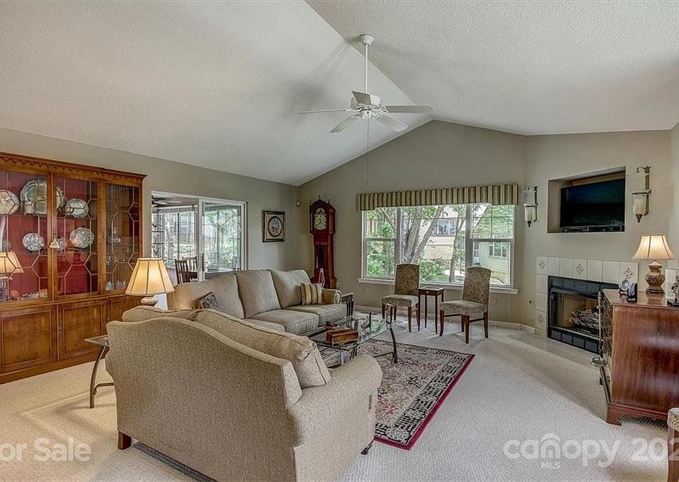 15 Gray Wolf Ln, Hendersonville, NC 28792 Zillow